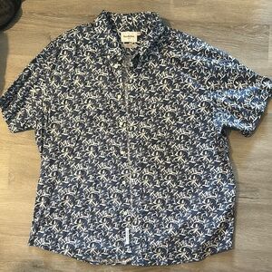 Goodfellow & Co Blue and White Floral Casual Shirt